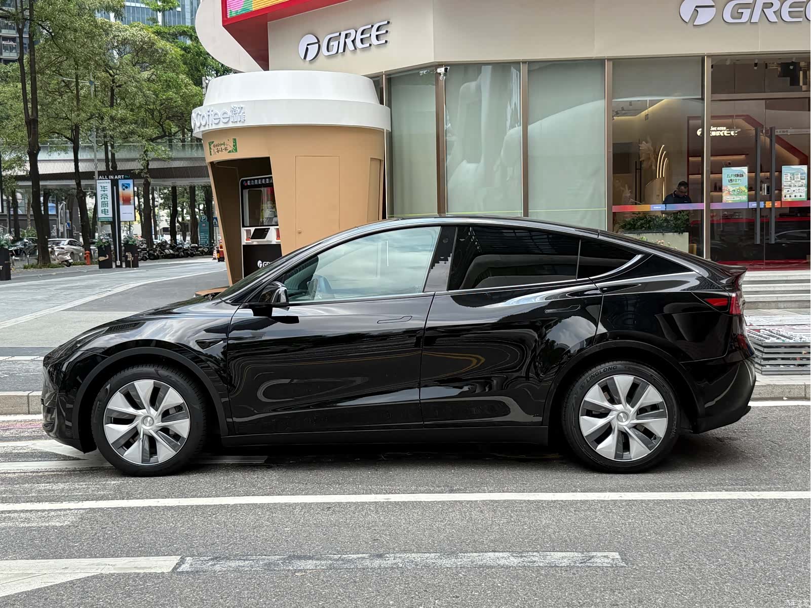 Tesla Model Y, 2022 15