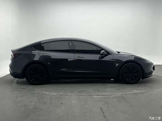 Tesla Model 3, 2024 4