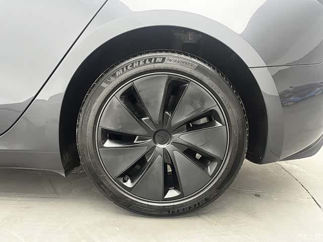 Tesla Model 3, 2024 11
