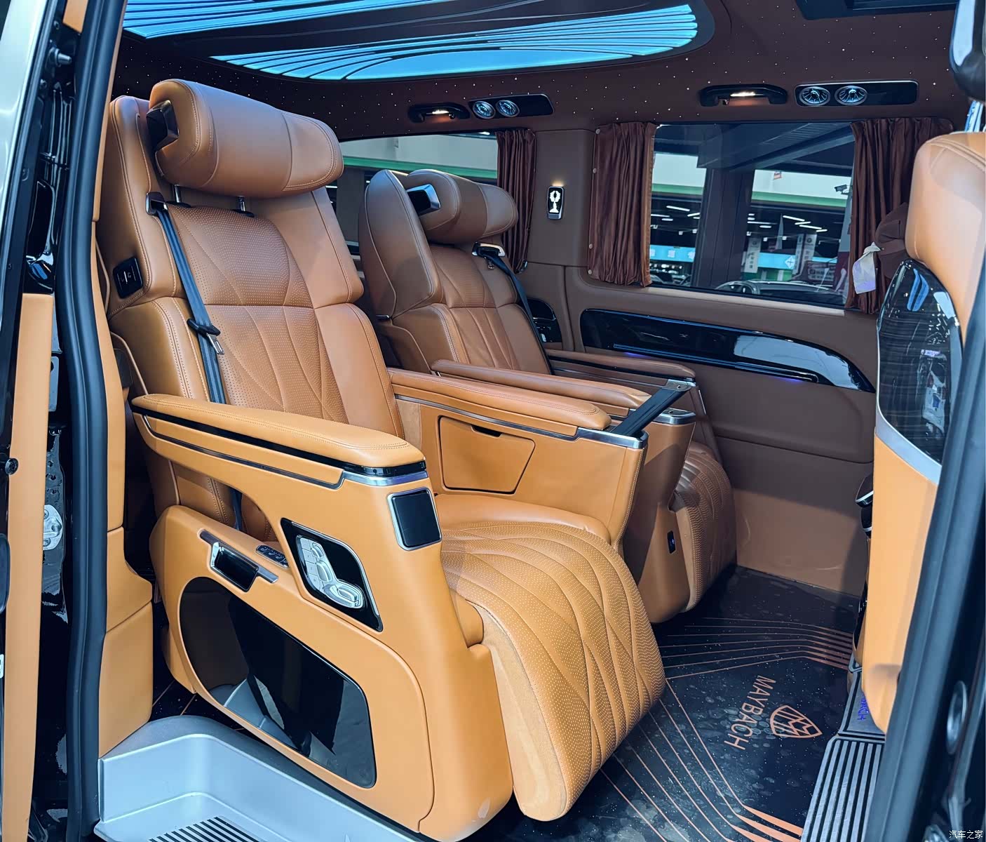 Mercedes-Benz 7, 2023 10