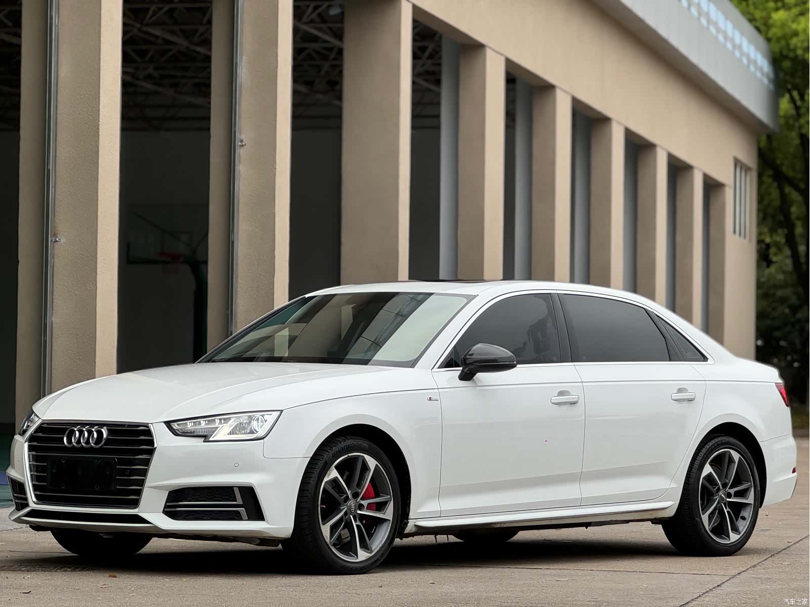 Audi A4L, 2019 1