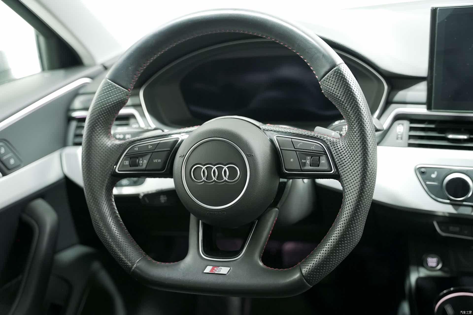 Audi A4L, 2021 все фото