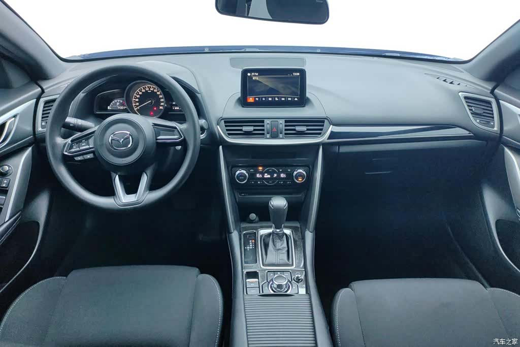 Mazda CX-4, 2018 12