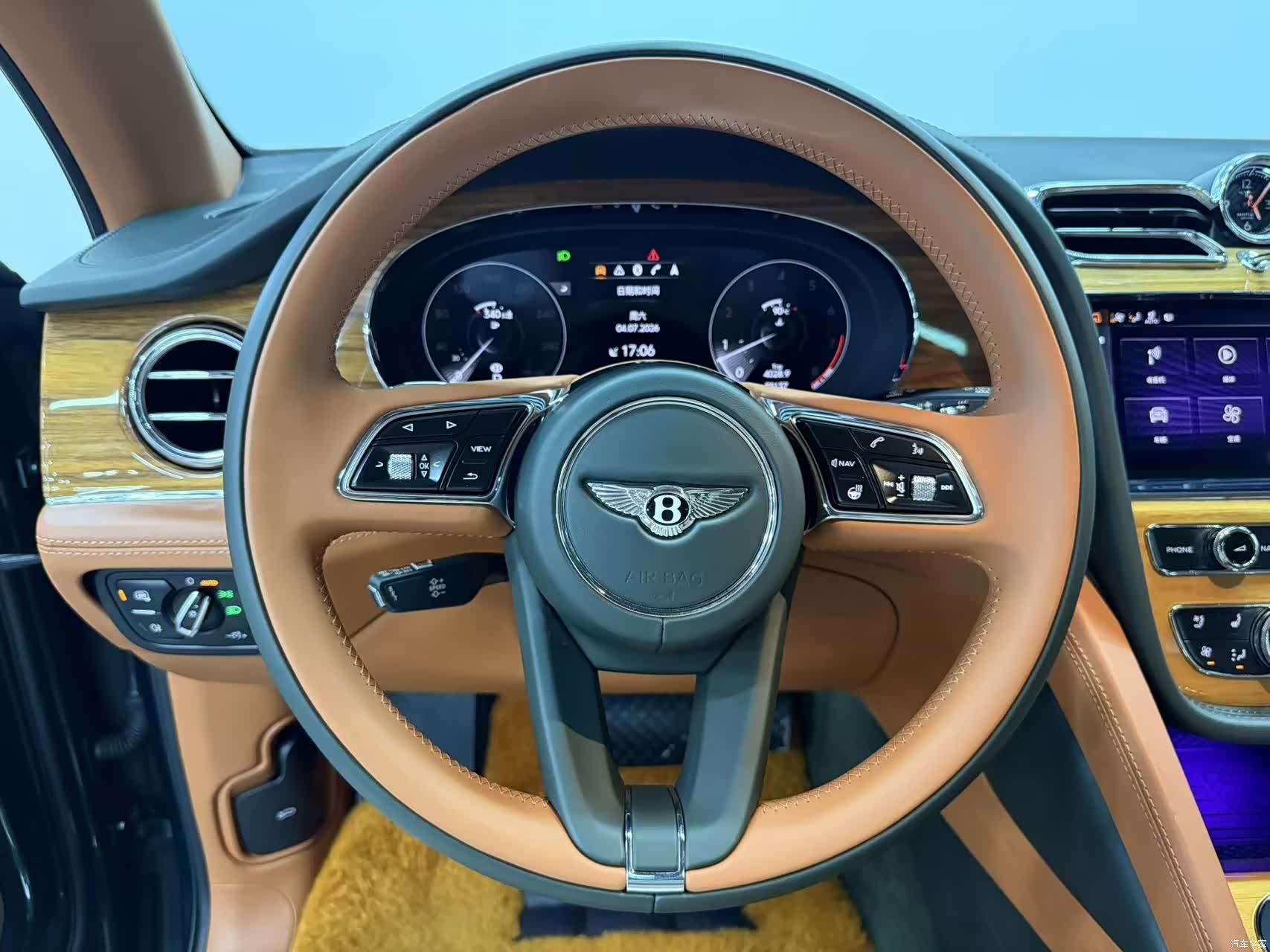 Bentley Bentayga, 2021 14