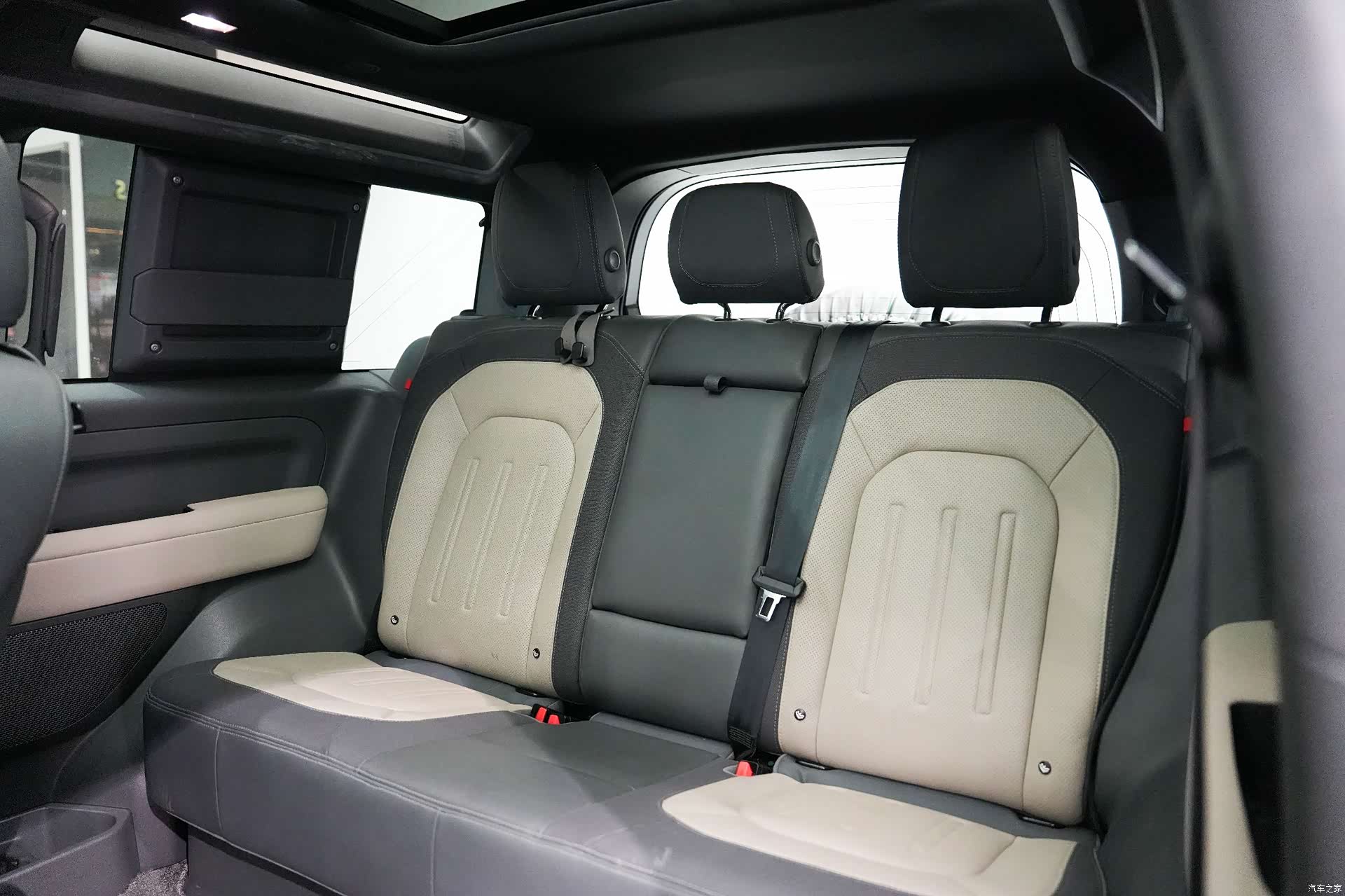 Land Rover Defender, 2021 14