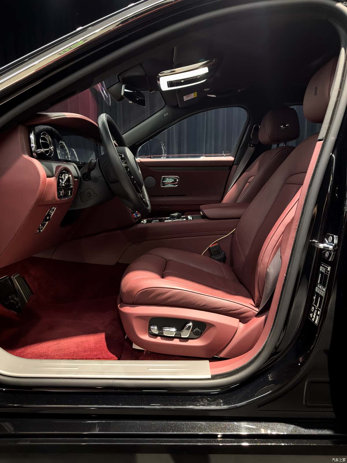 Rolls-Royce Ghost, 2022 8