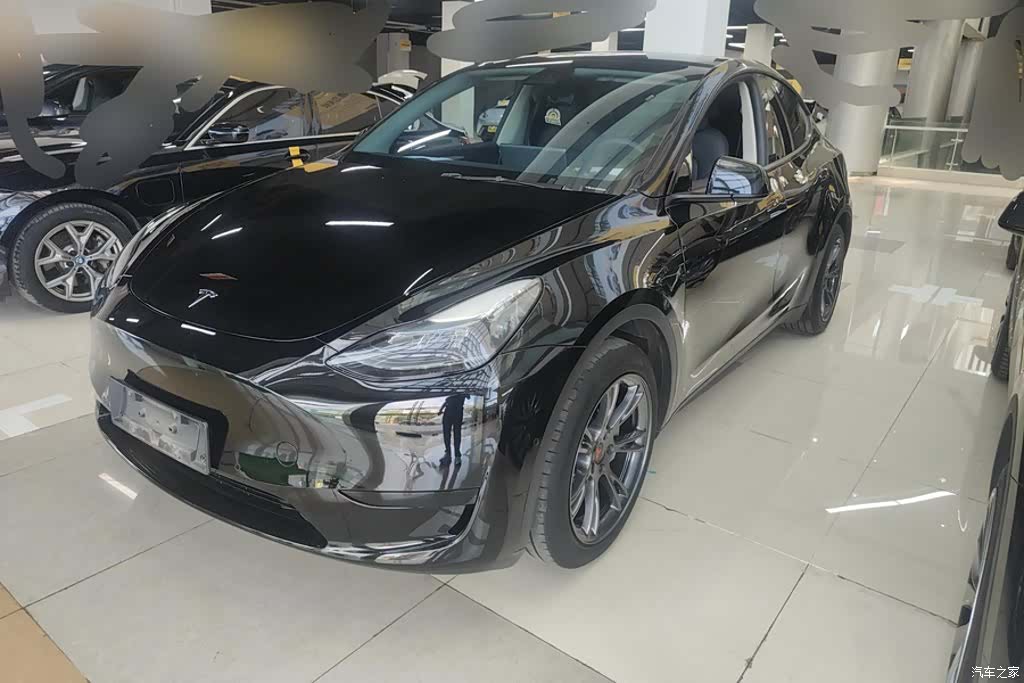 Tesla Model Y, 2024 1