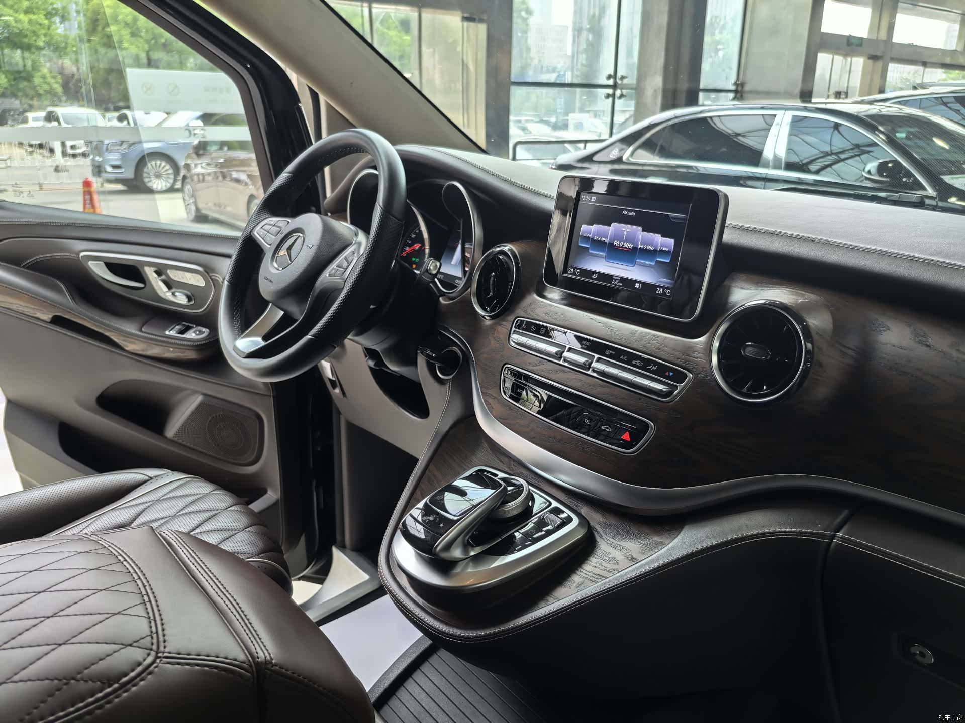 Mercedes-Benz V-Class, 2020 11