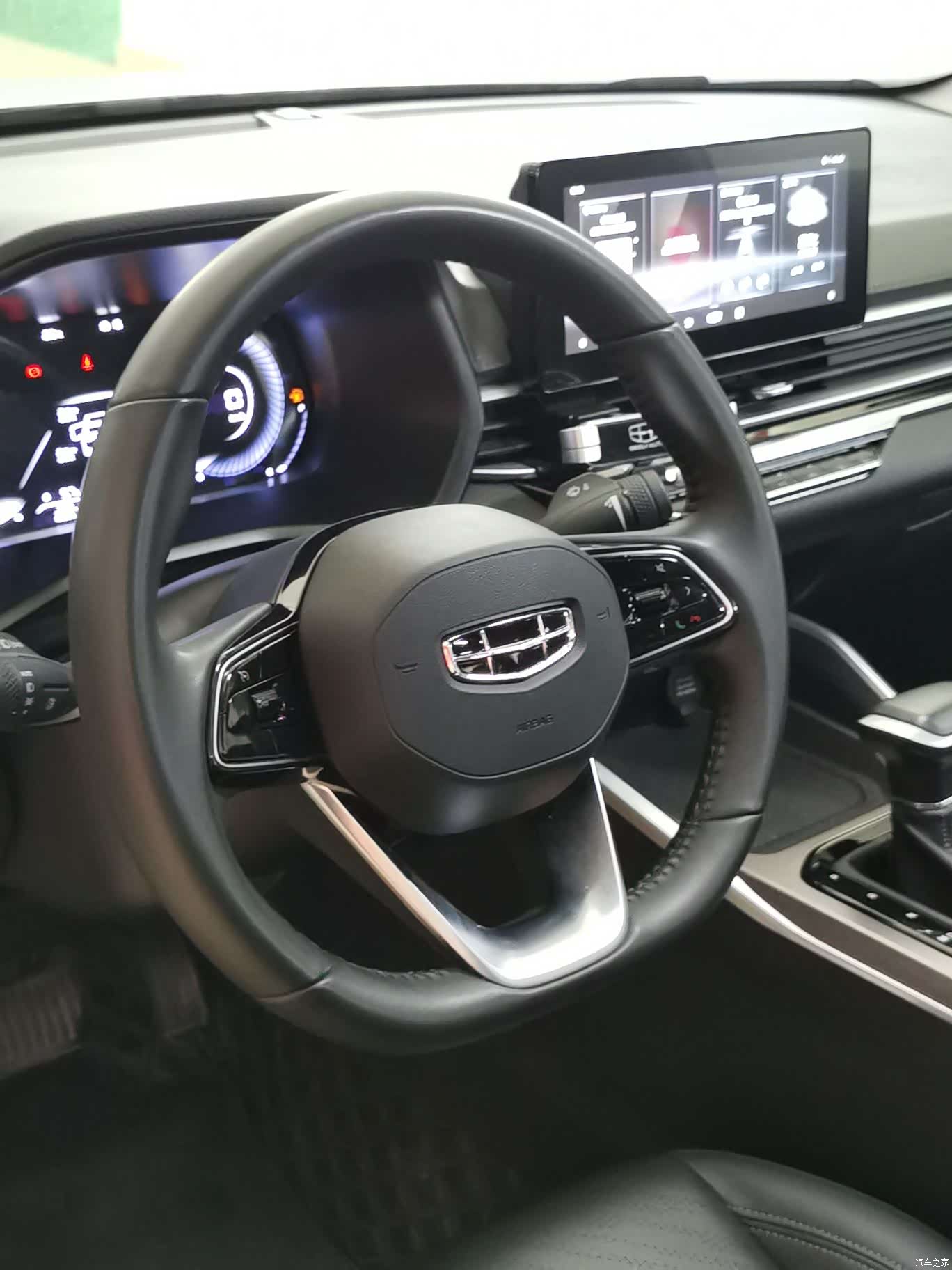 Geely Emgrand, 2023 все фото