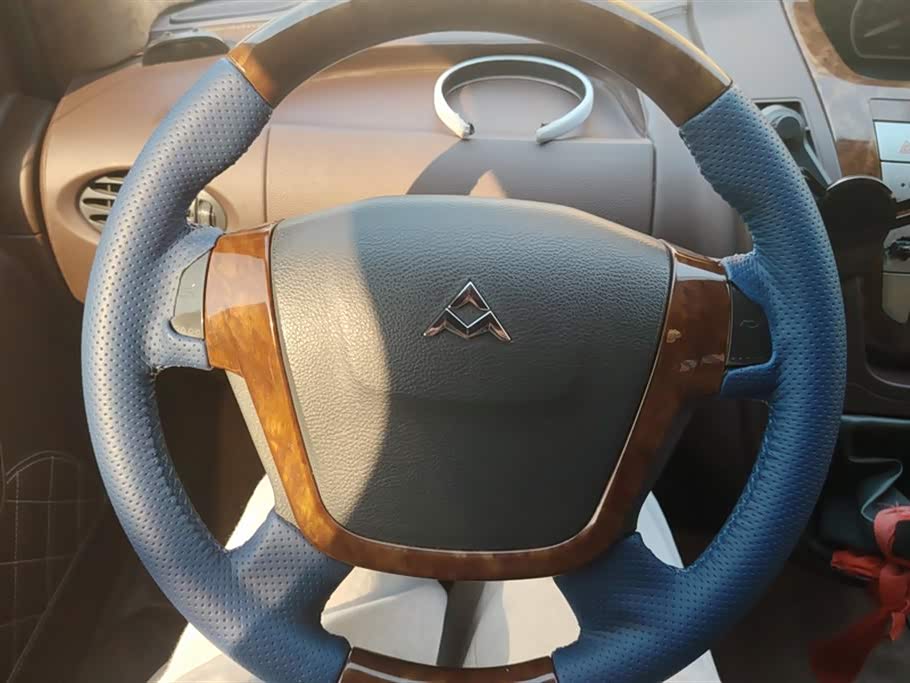 MAXUS Xintu V80