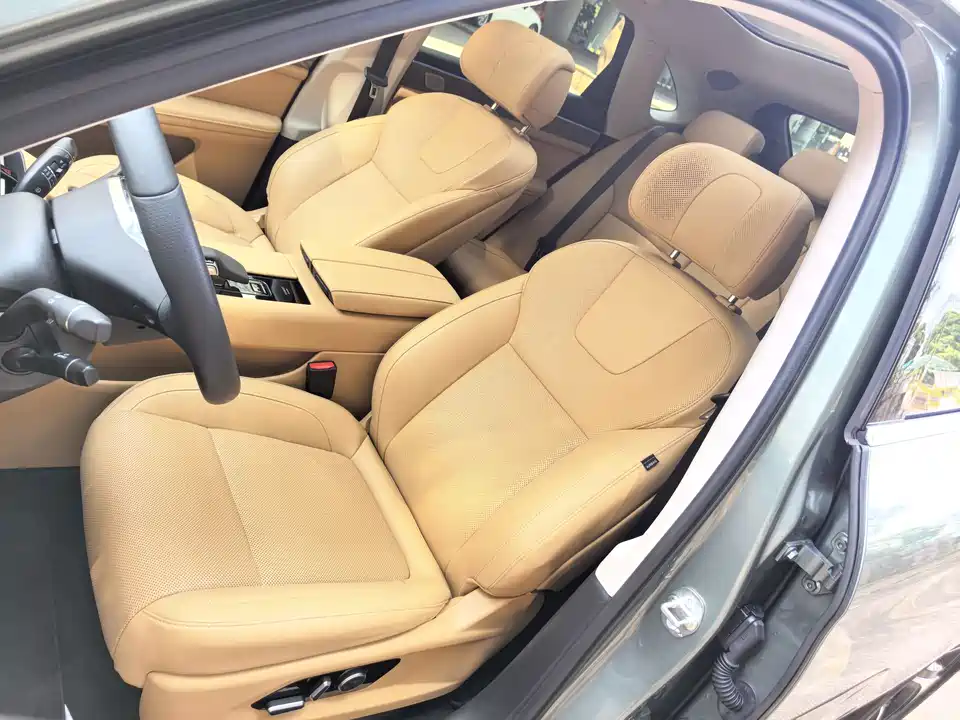 AITO Ask the world M5