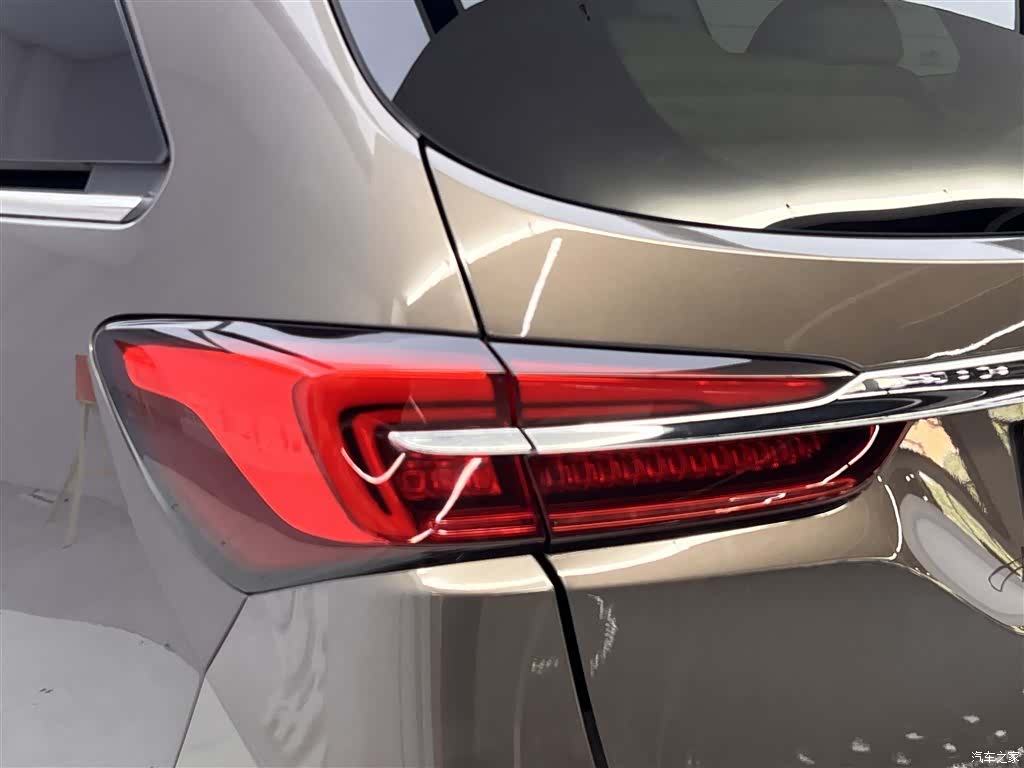 Buick GL8, 2025 10
