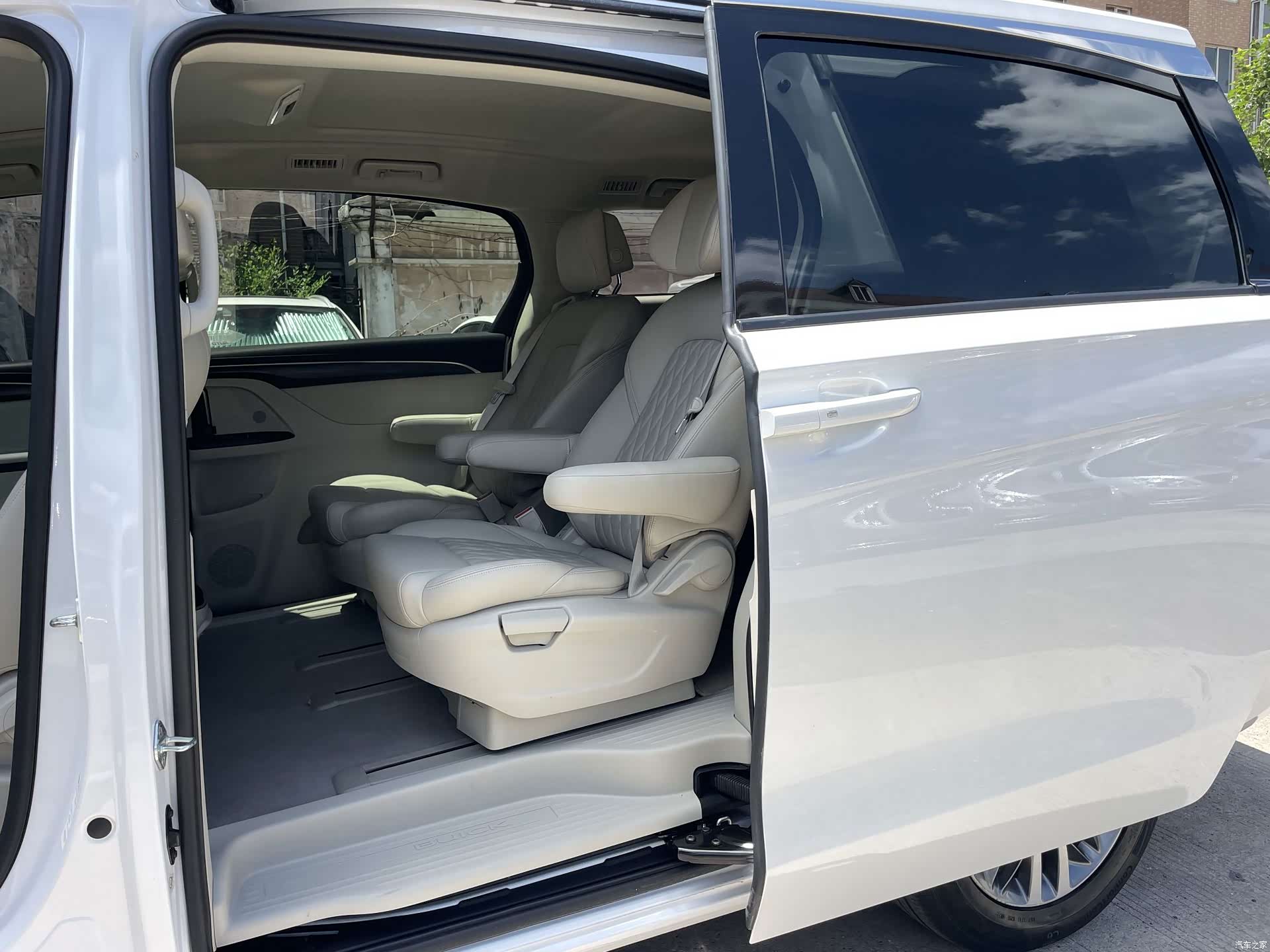 Buick GL8, 2022 10