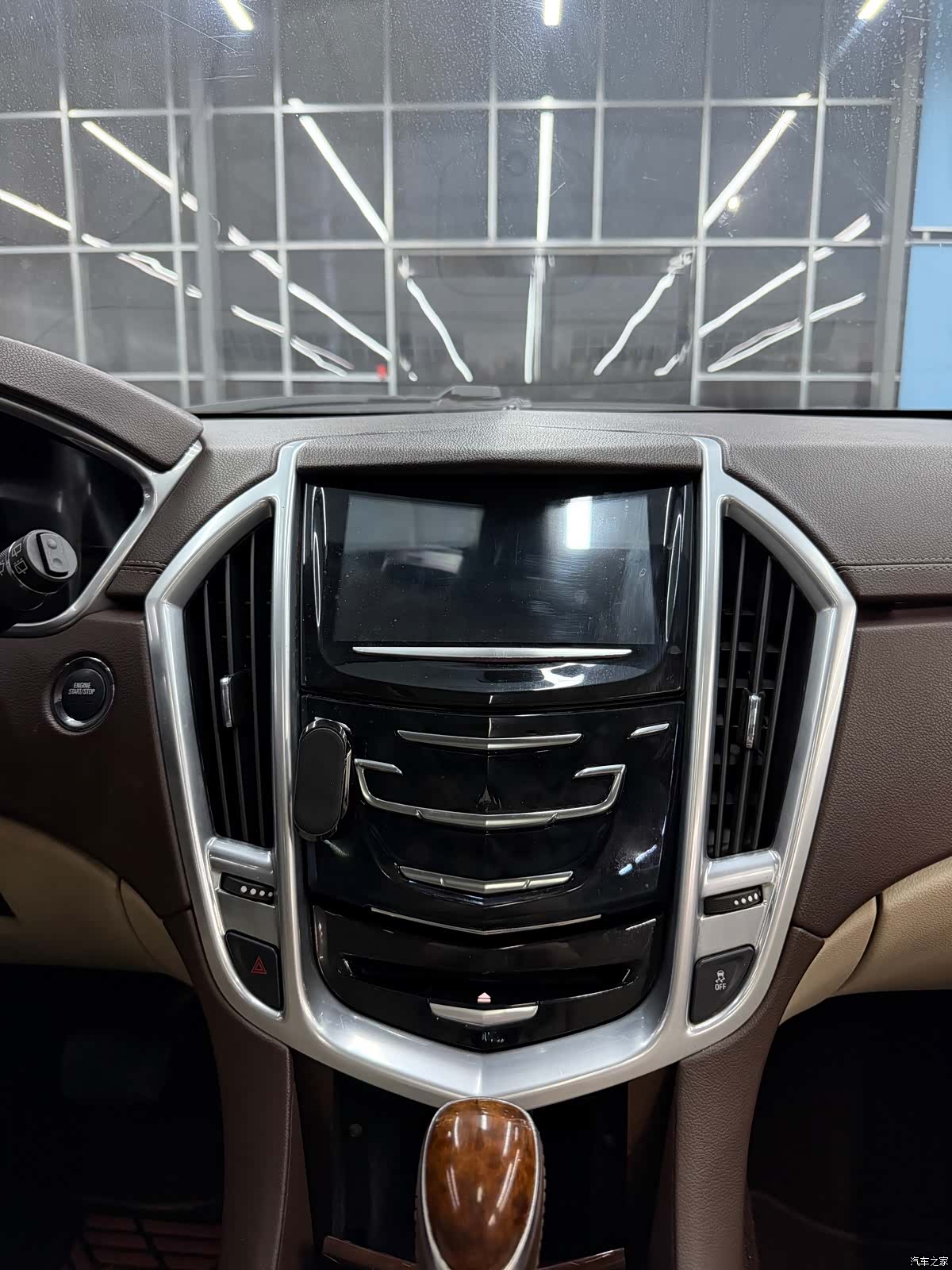 Cadillac SRX, 2013 9