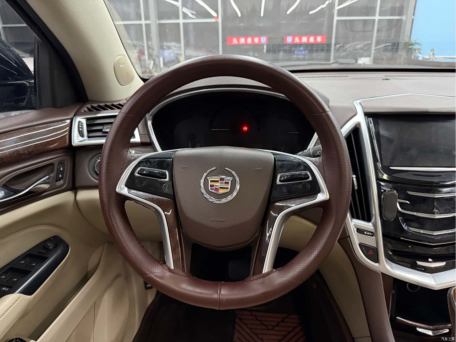 Cadillac SRX, 2013 10