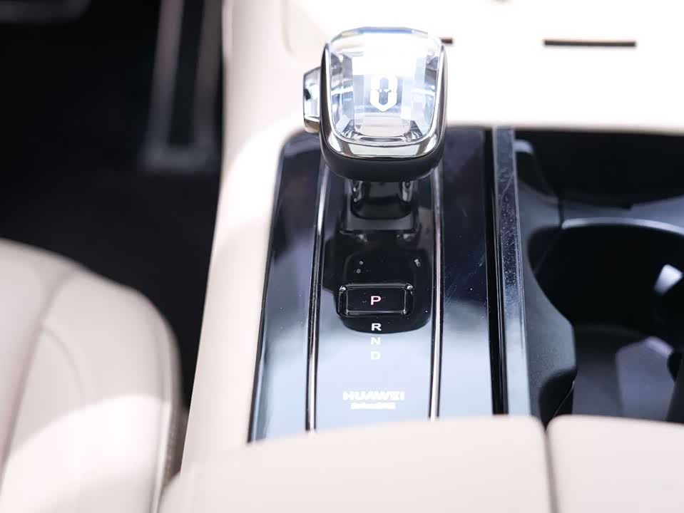 AITO Ask the world M7