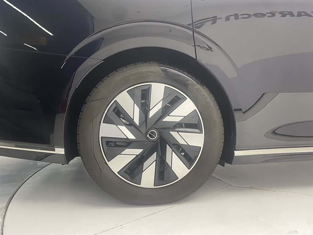 Volvo EM90, 2026 11