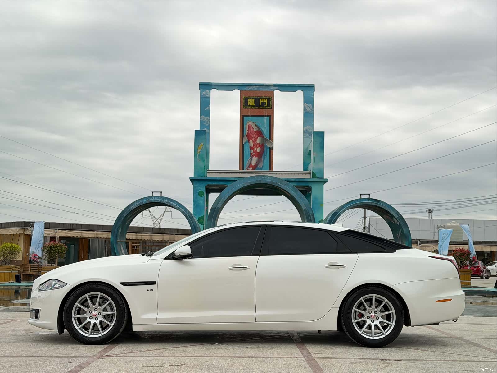 Jaguar XJ, 2015 3