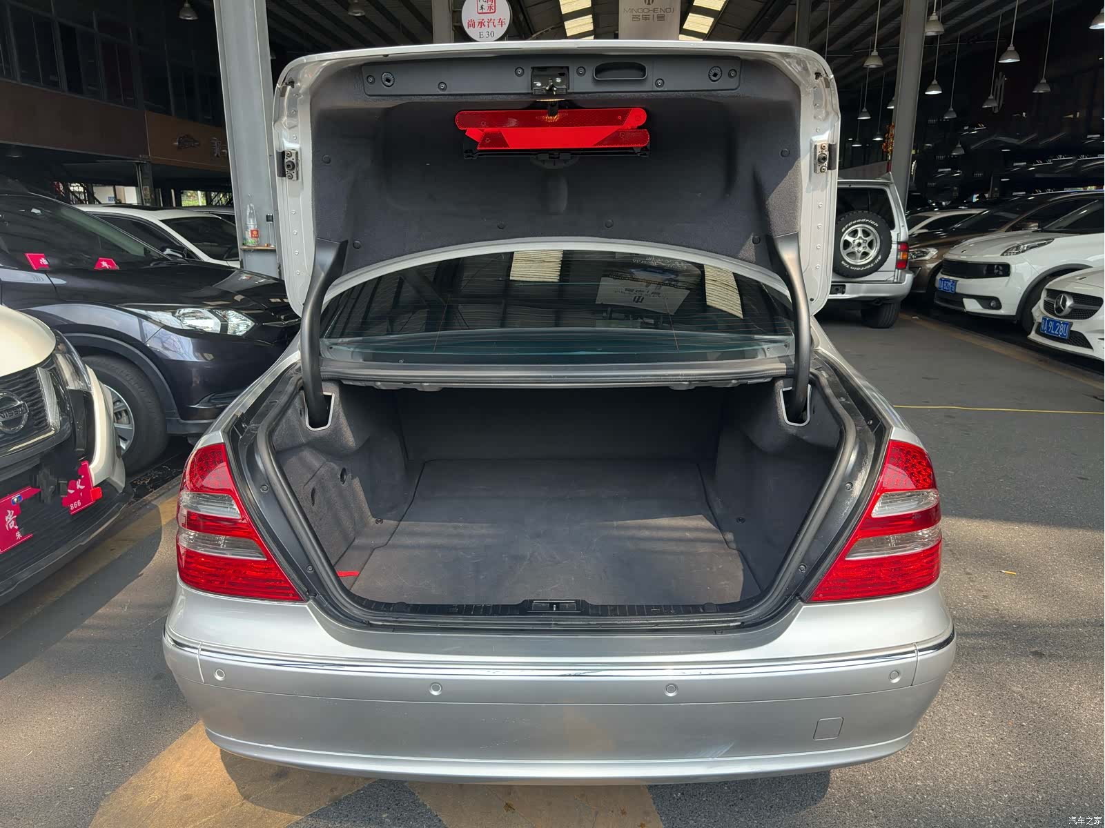 Mercedes-Benz E-Class, 2005 6