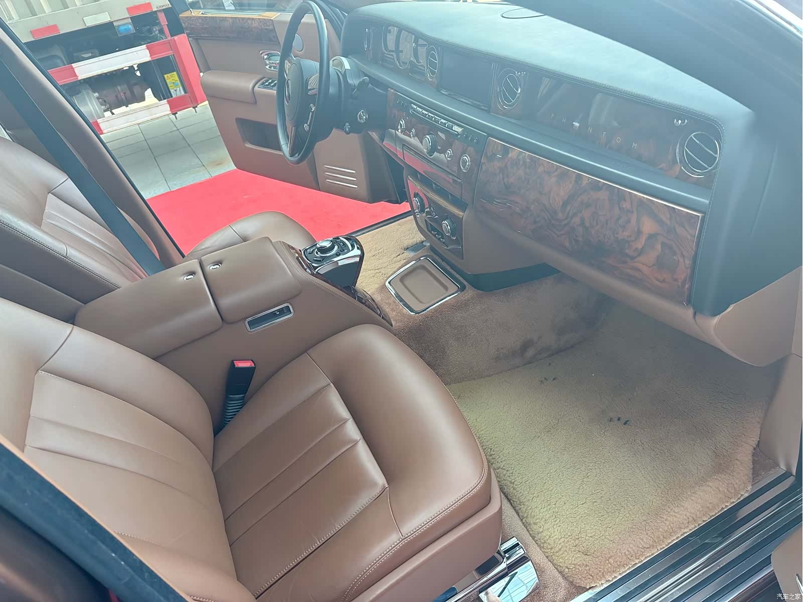 Rolls-Royce Phantom, 2016 14