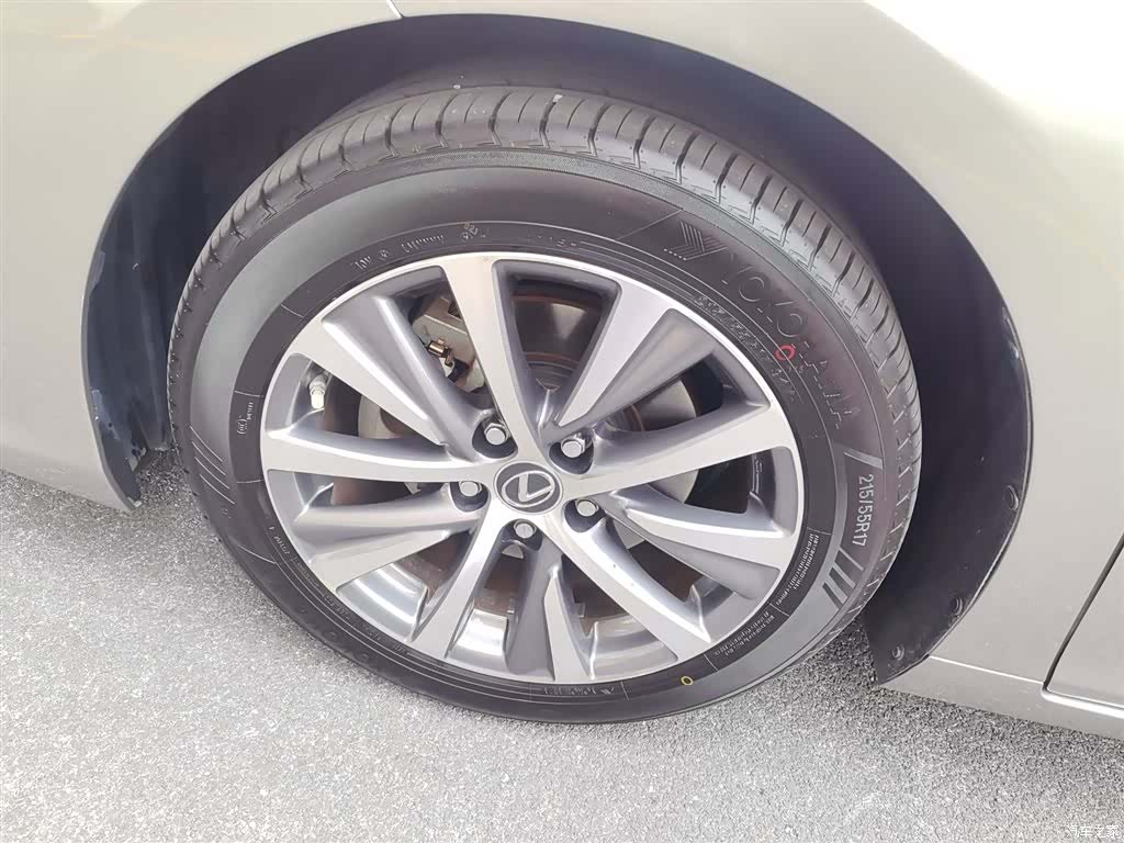 Lexus ES, 2021 21