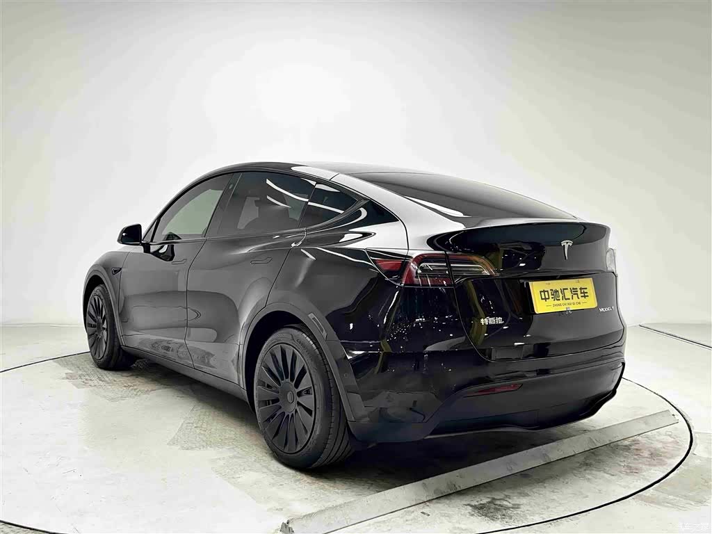 Tesla Model Y, 2023 19