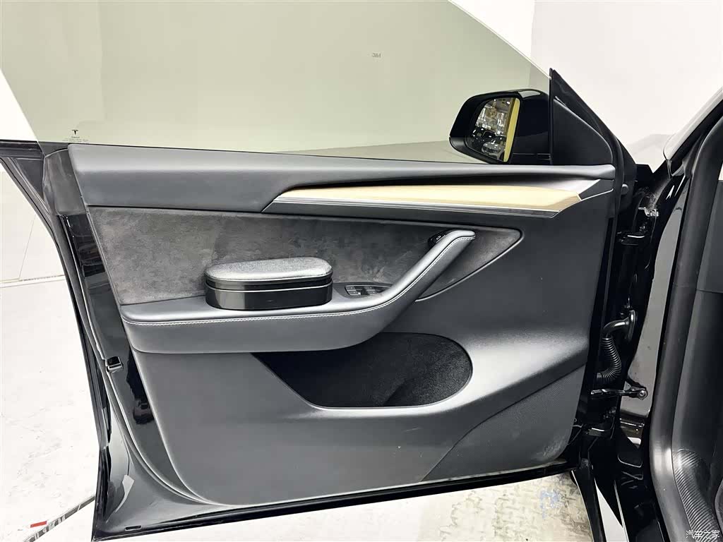 Tesla Model Y, 2023 8