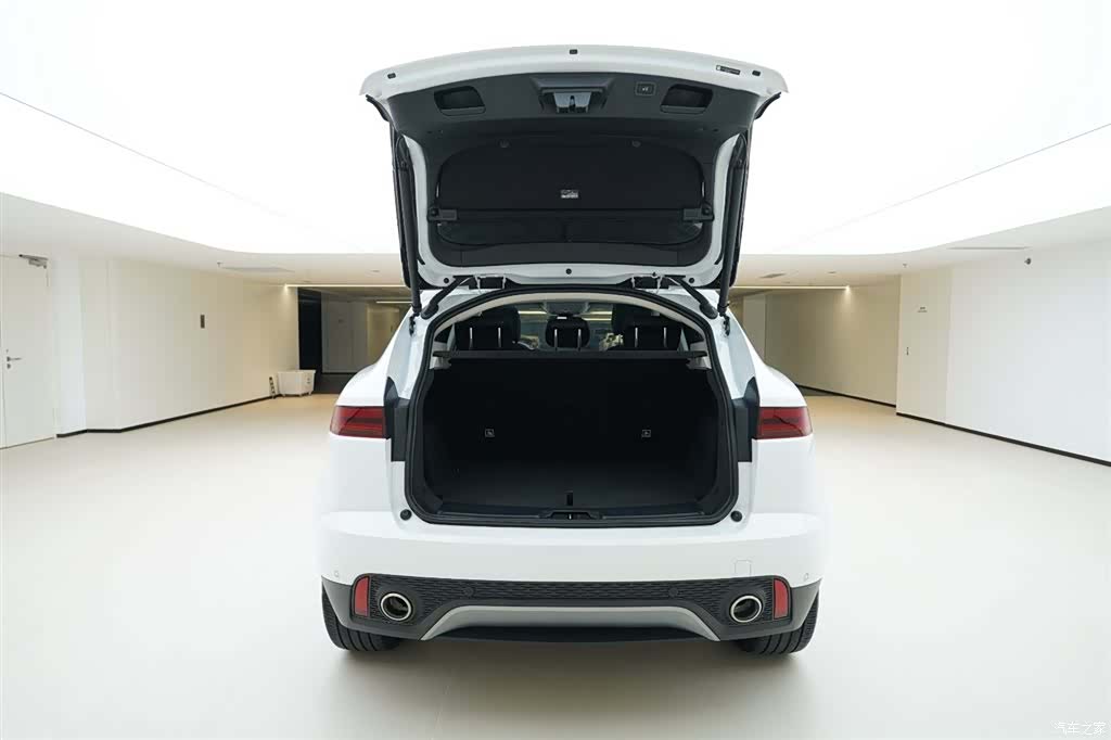 Land Rover E-PACE, 2024 6