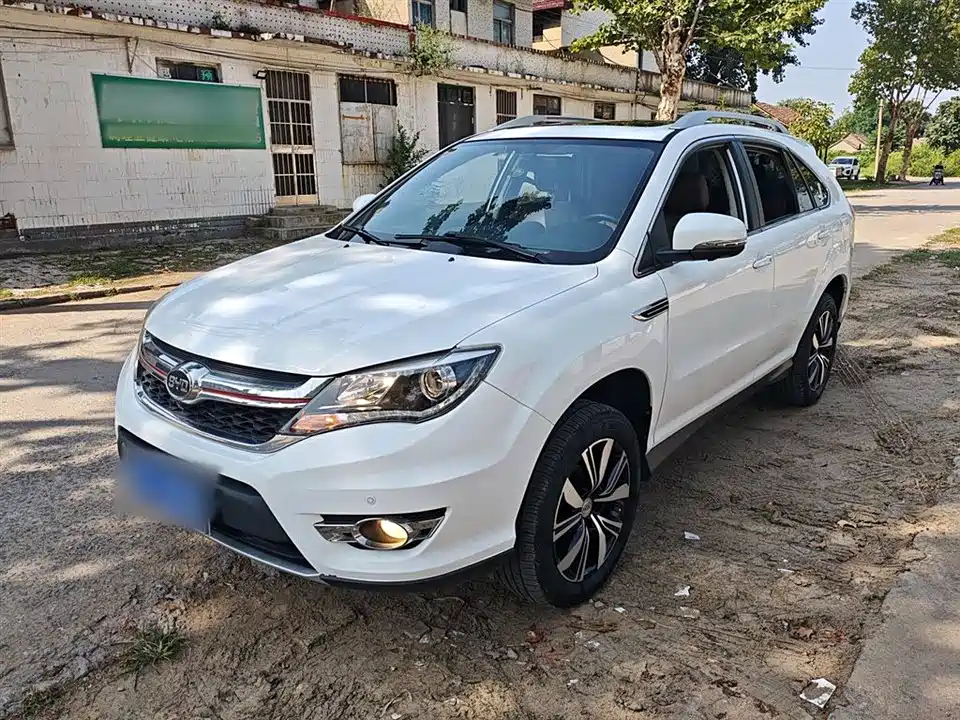 BYD S7