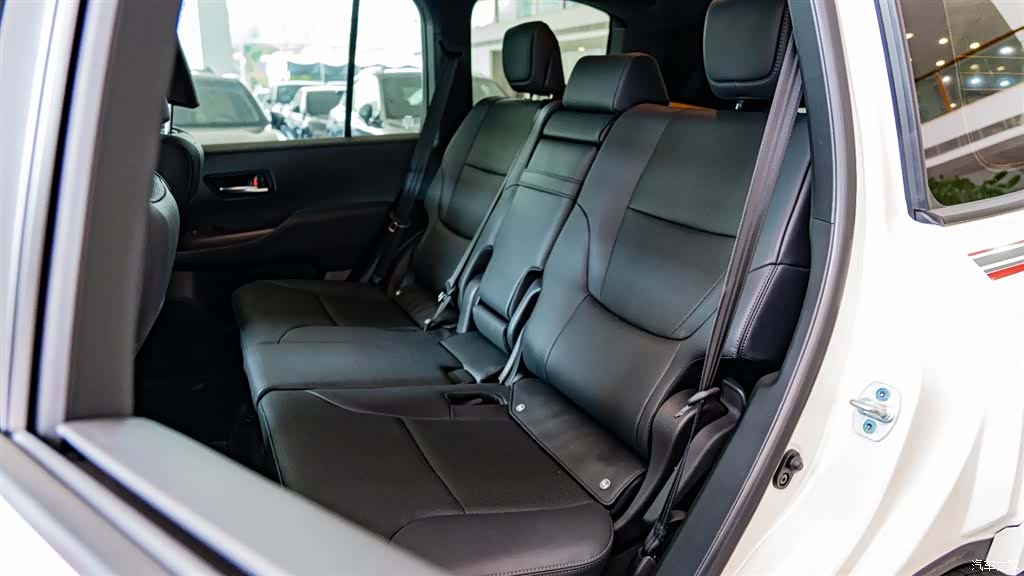 Toyota Land Cruiser, 2024 11