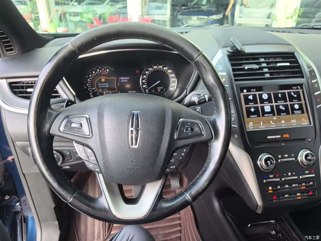 Lincoln MKC, 2017 11