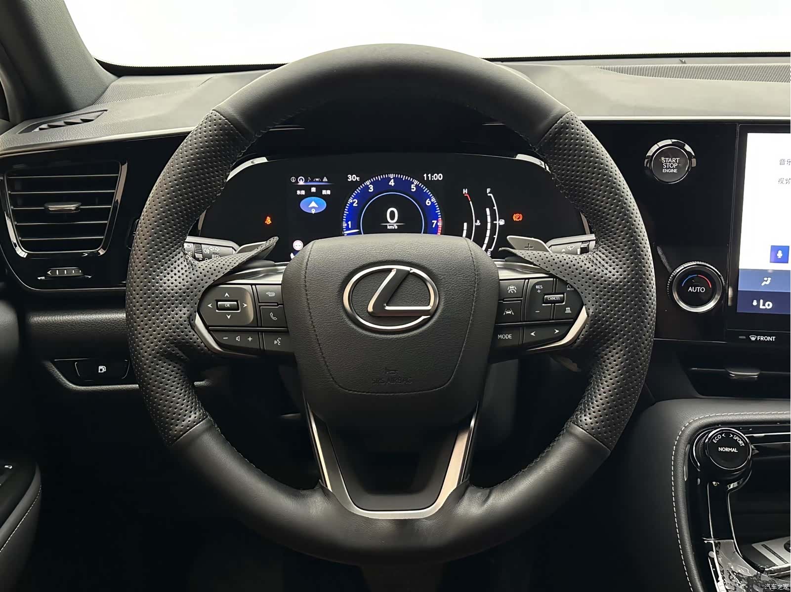Lexus NX, 2023 11