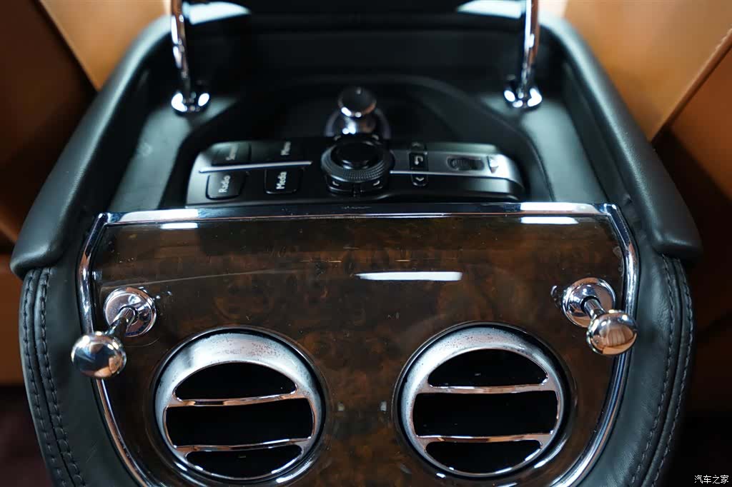 Bentley Mulsanne, 2016 15