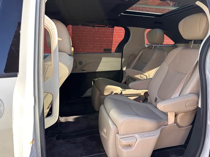 Toyota Sienna, 2022 года фото 6