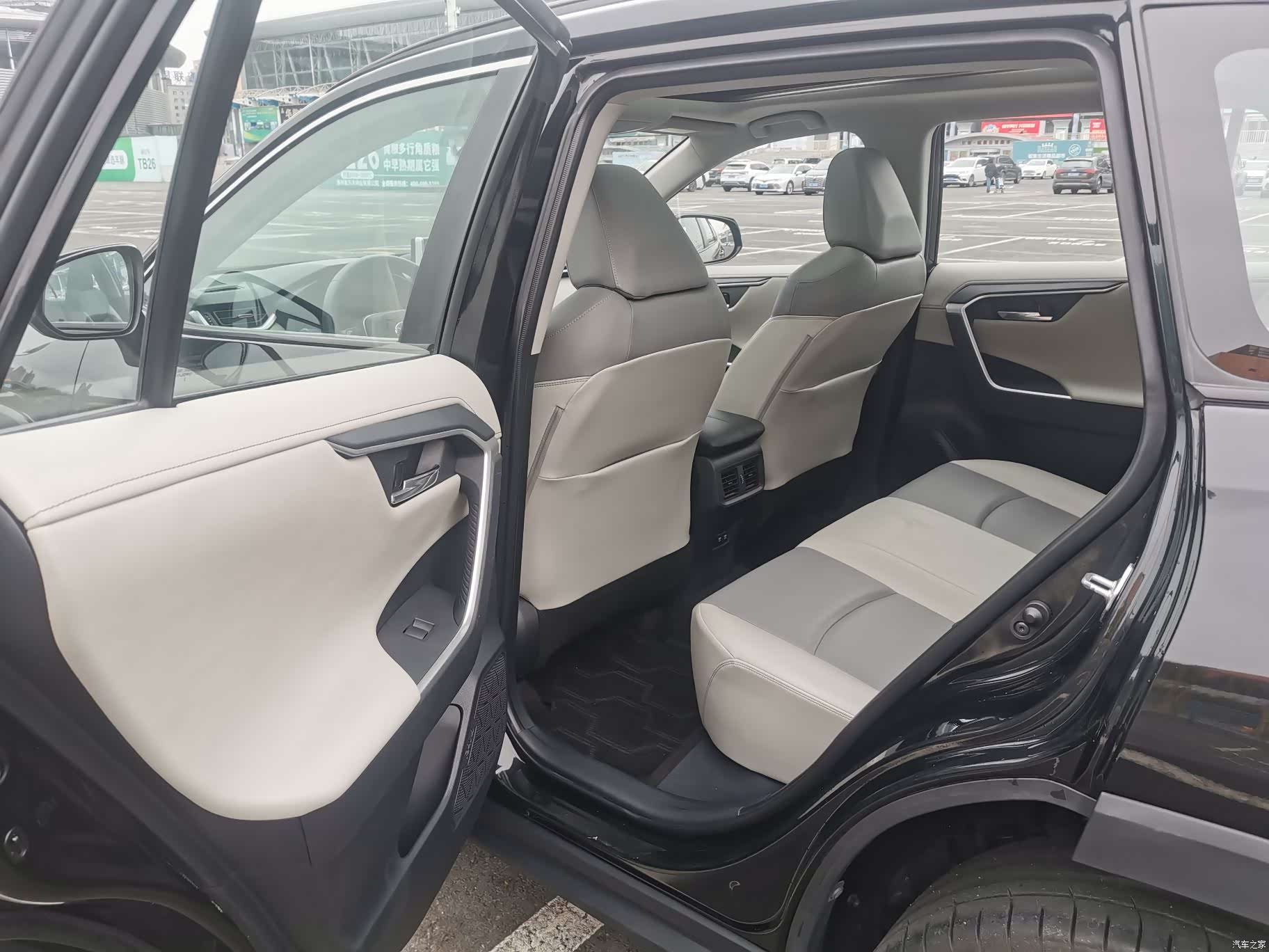 Toyota RAV4, 2022 7