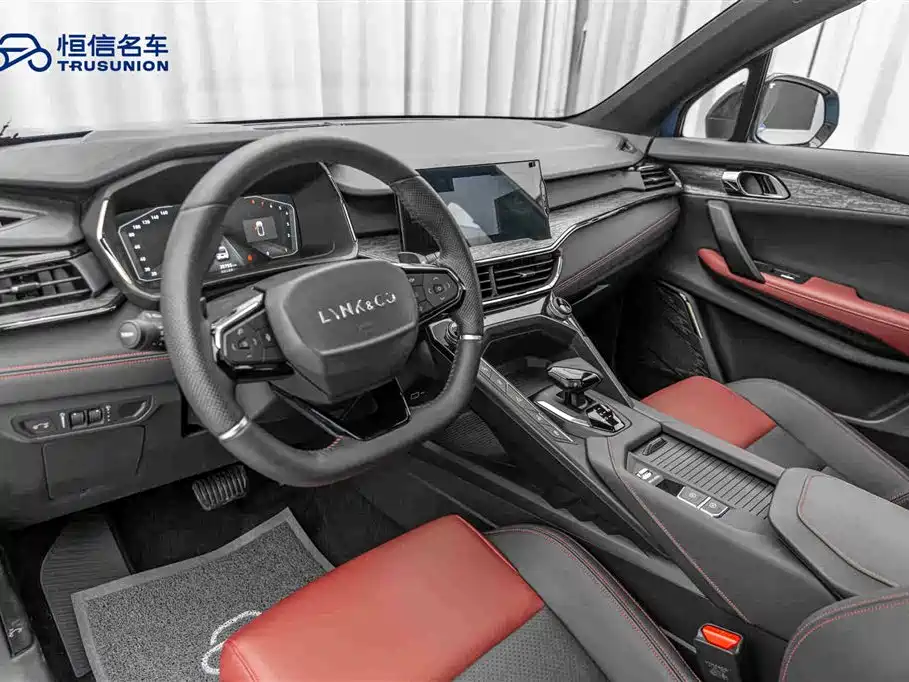 Lynk & Co 06