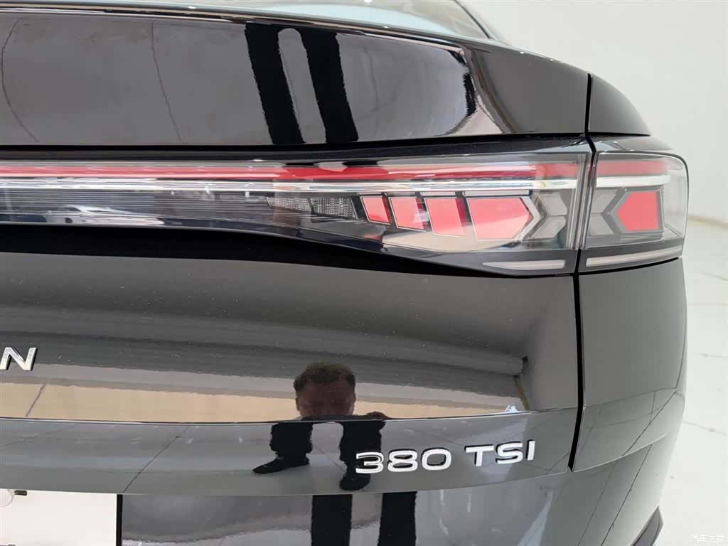 Volkswagen Magotan, 2025 10