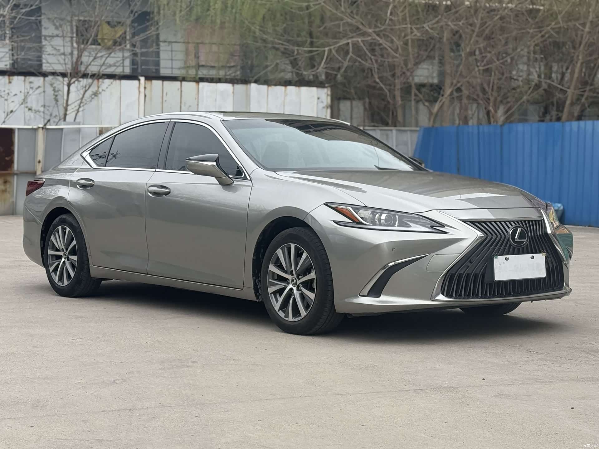 Lexus ES, 2019 3