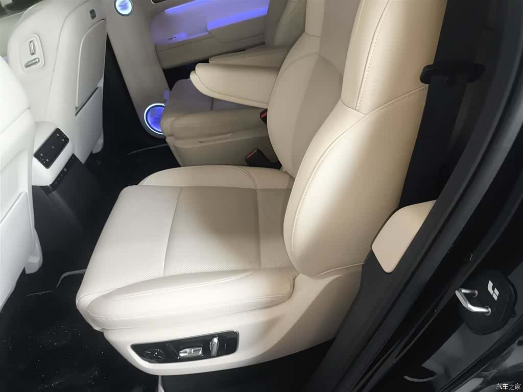 Li Auto L9, 2025 16