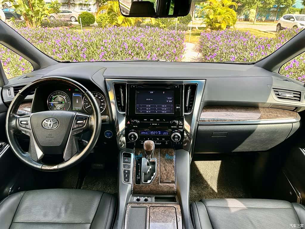 Toyota Vellfire, 2019 10