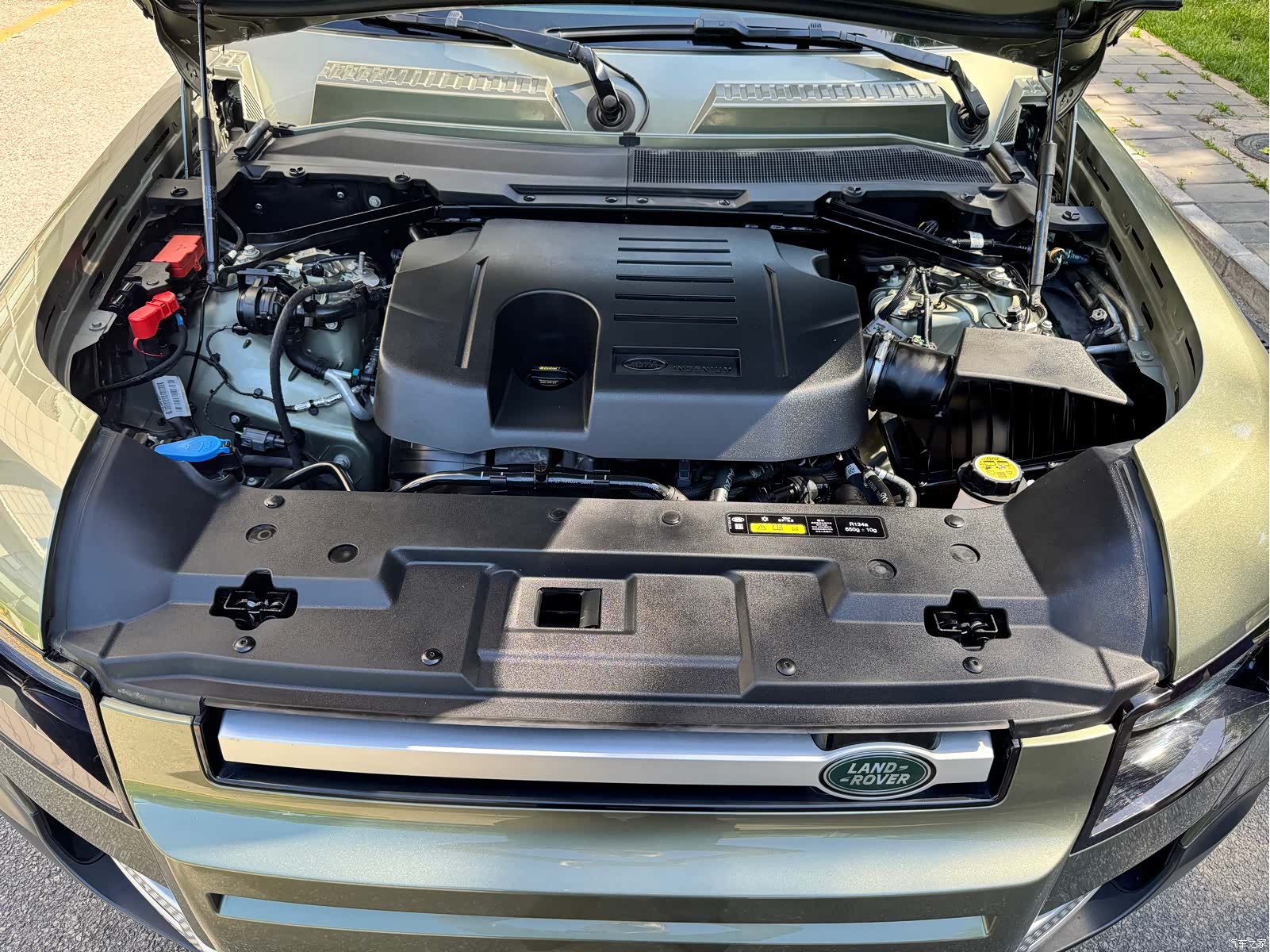 Land Rover Defender, 2024 18