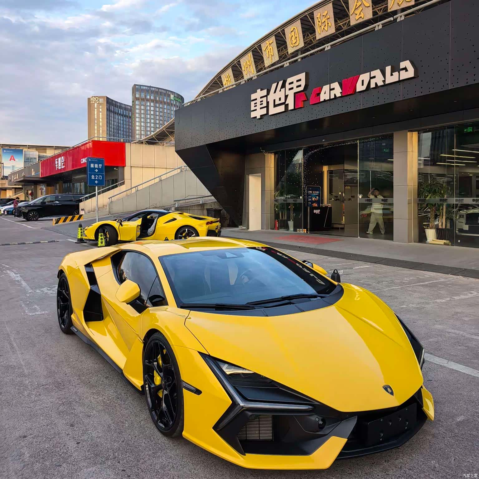 Lamborghini Revuelto, 2025 все фото