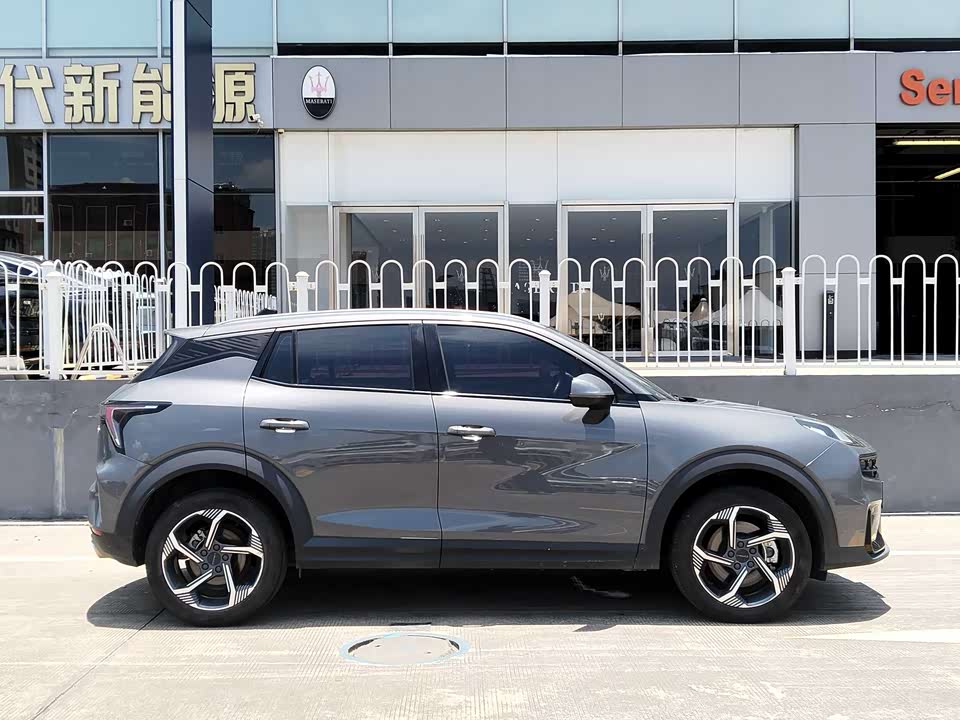 Lynk & Co 06