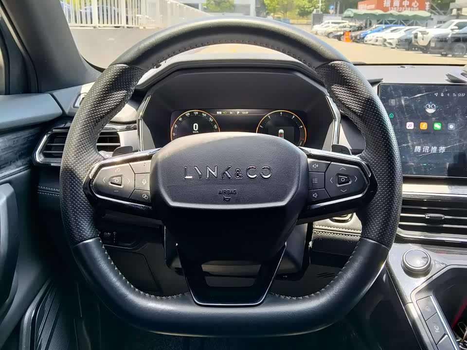 Lynk & Co 06