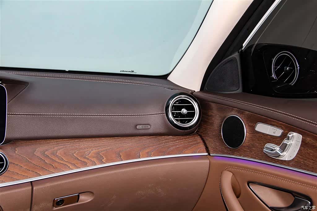 Mercedes-Benz E-Class, 2023 27