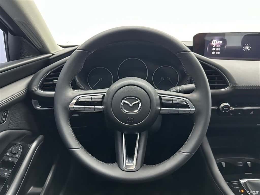 Mazda Mazda3, 2023 10
