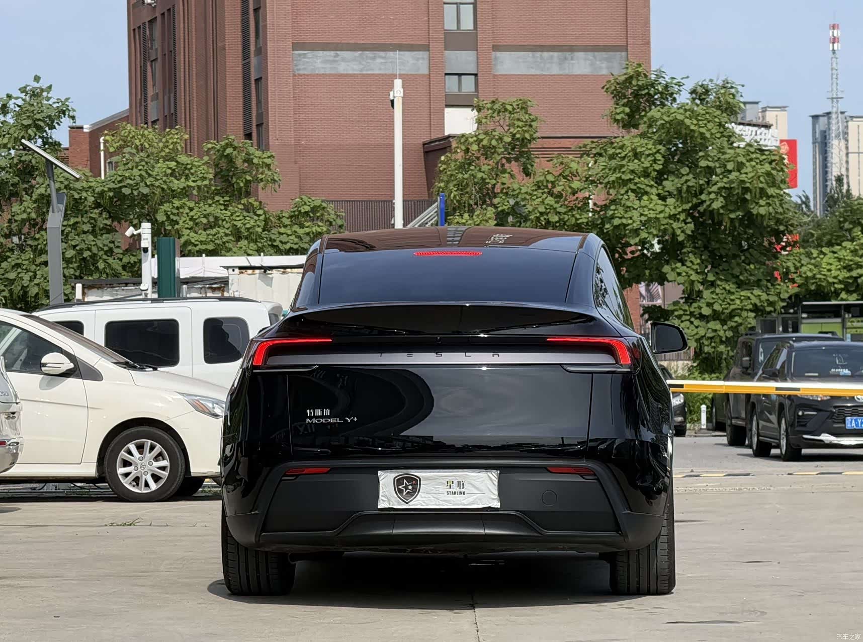 Tesla Model Y, 2026 все фото