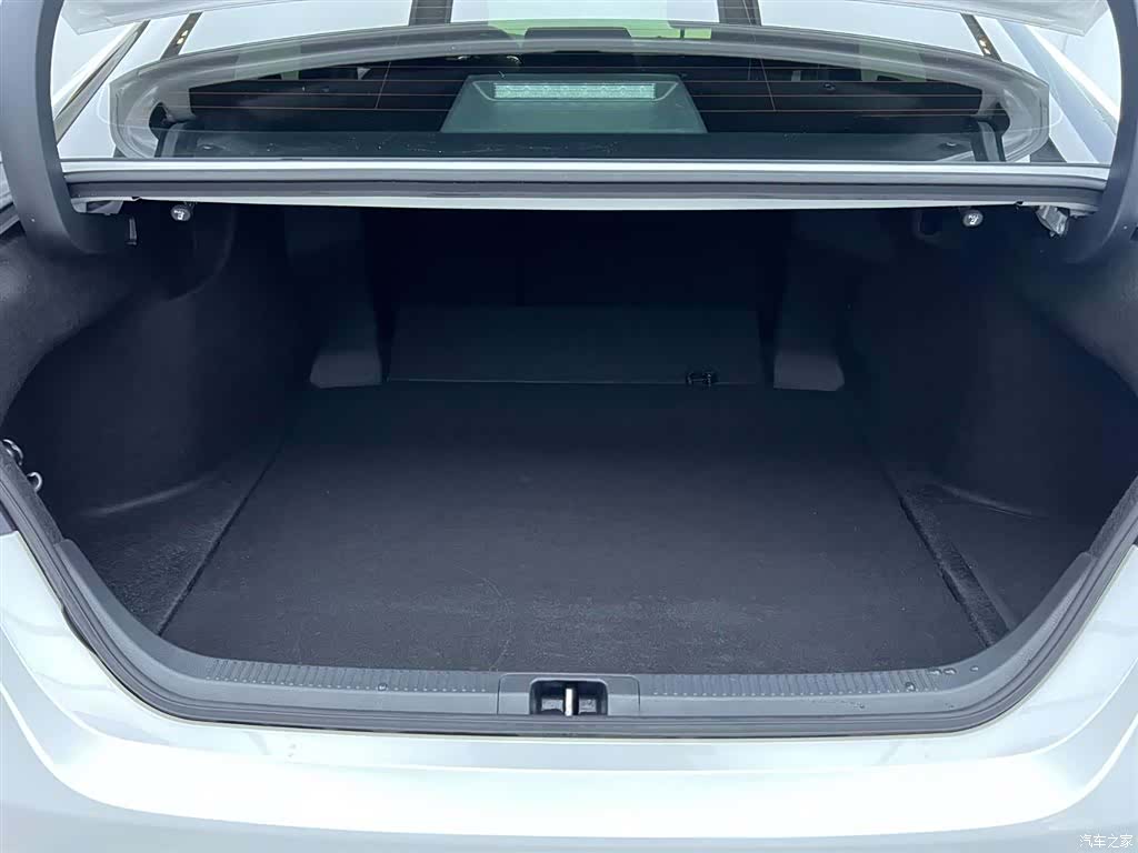 Toyota Camry, 2023 3