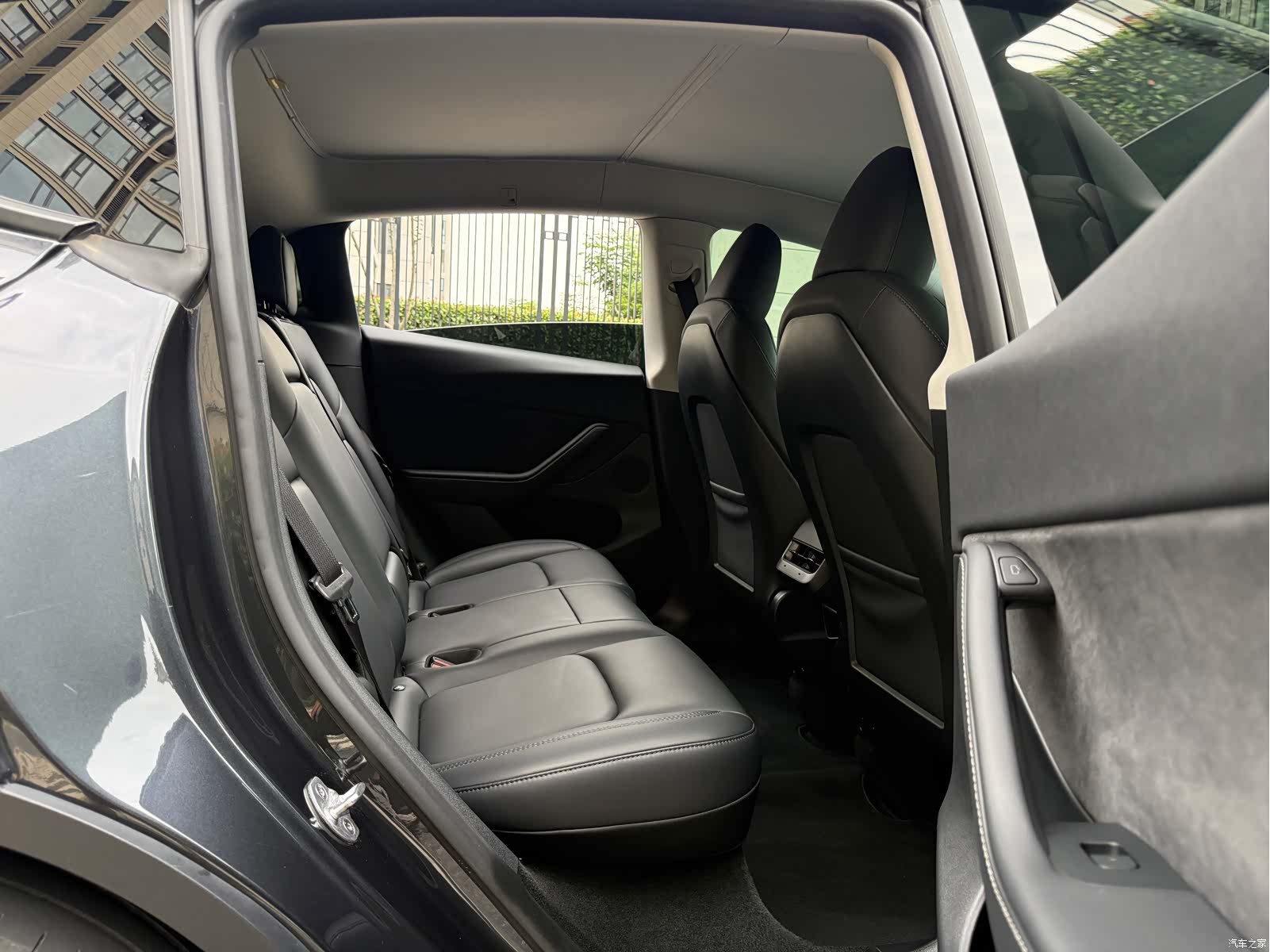 Tesla Model Y, 2025 14