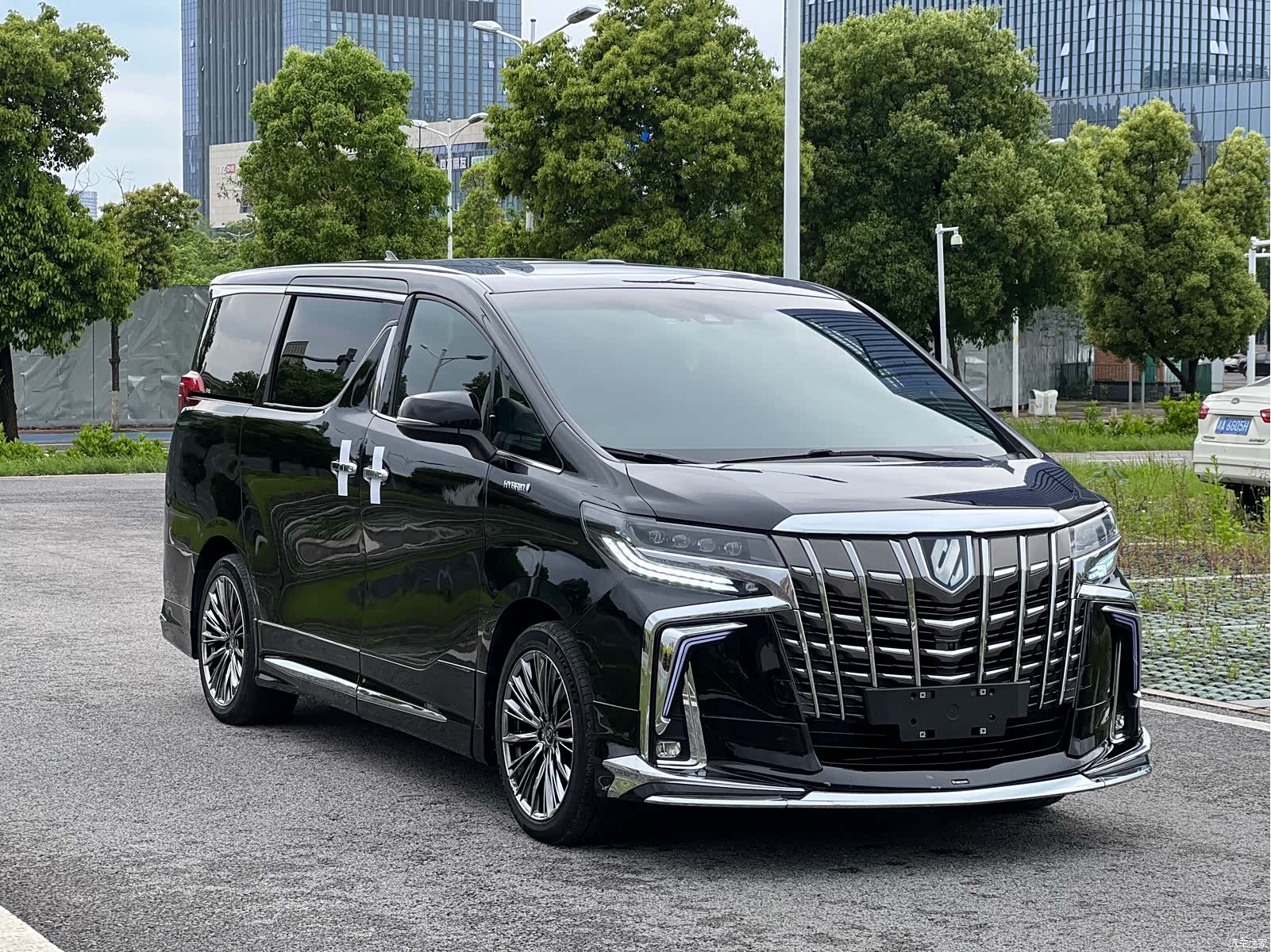 Toyota Alphard, 2022 2